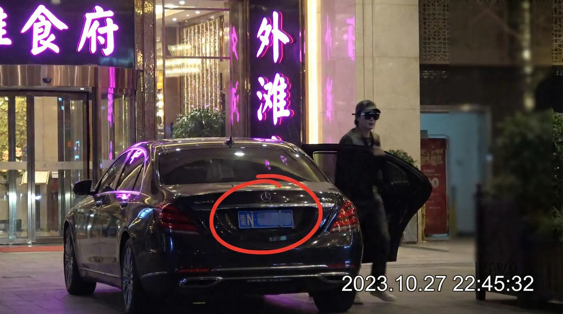 暗网吃瓜-独家爆料|网络热门资讯|暗网吃瓜官方网站 - 豪车餐厅外偷拍